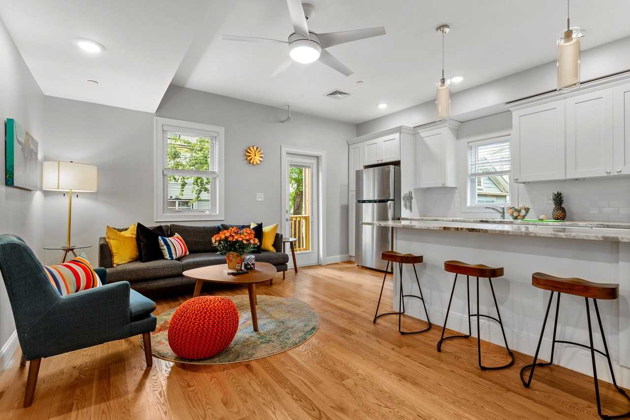 1047 Saratoga St #4 - Photo 5 of 20