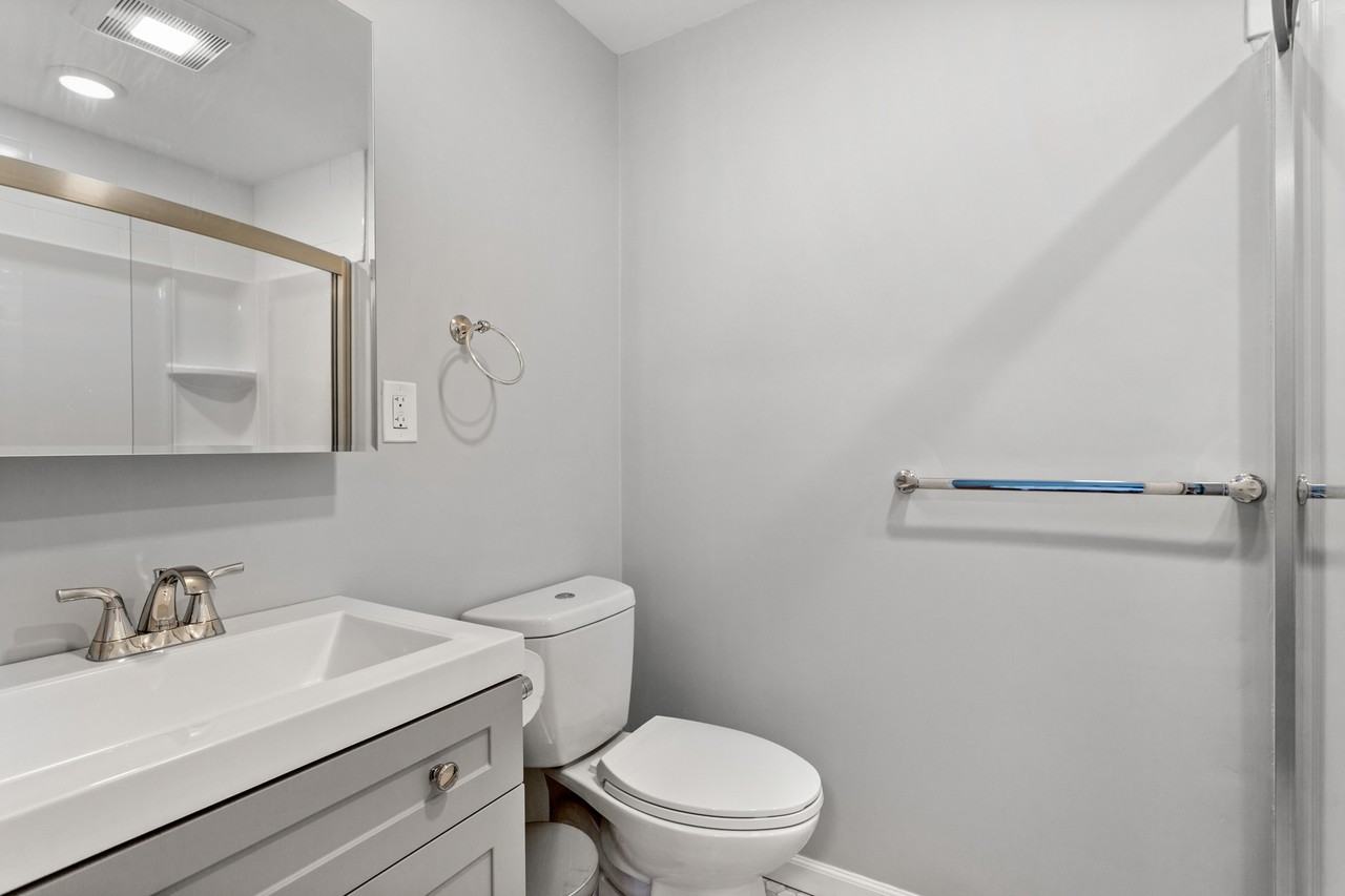 1047 Saratoga St #4 - Photo 6 of 20