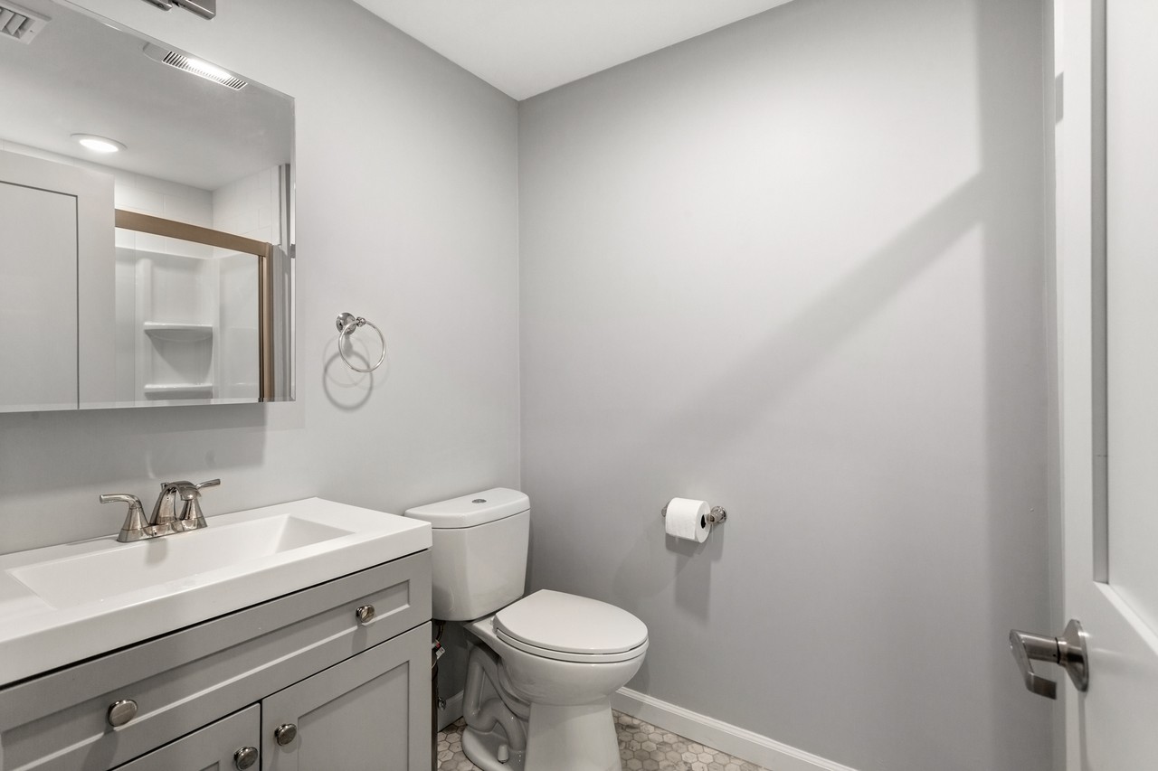 1047 Saratoga St #4 - Photo 7 of 20