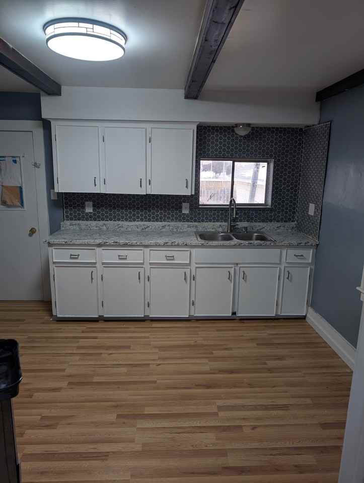 1159 Mckinley St - Photo 4 of 8