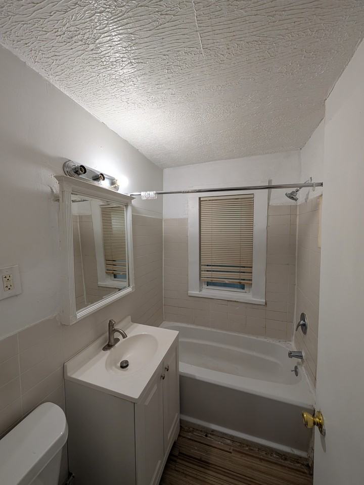 1874 Marloes Ave #23 - Photo 4 of 8
