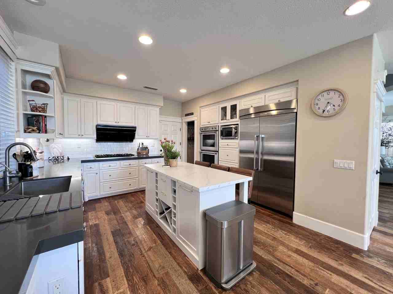 61 Sprucewood #NA - Photo 2 of 32