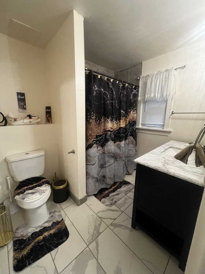 917 Manitoba Ave - Photo 2 of 11