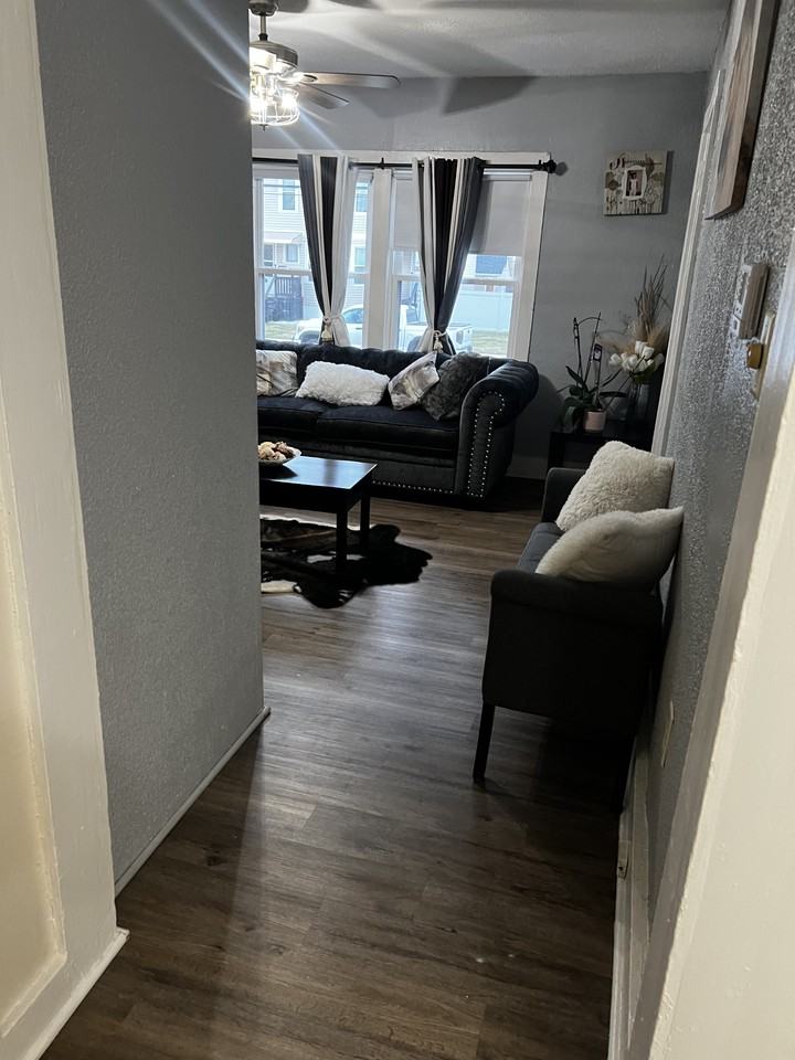 917 Manitoba Ave - Photo 3 of 11