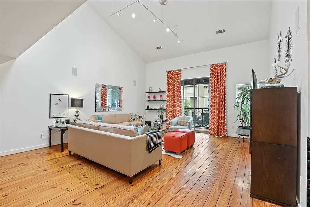 2809 Crawford St #NA - Photo 2 of 19