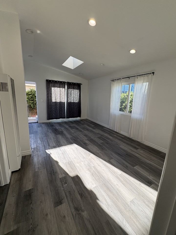 2333 E Ocean Ave - Photo 2 of 9