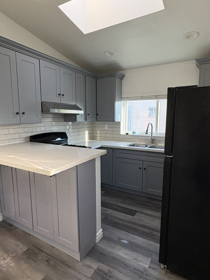 2333 E Ocean Ave - Photo 4 of 9