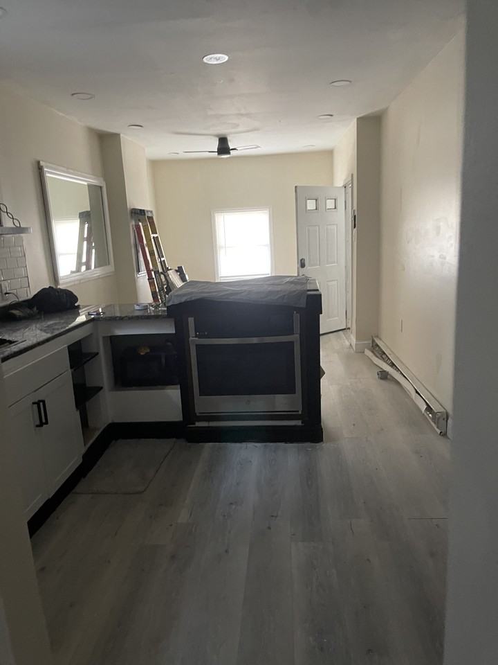 210 W 5th St #1A - Photo 2 of 12