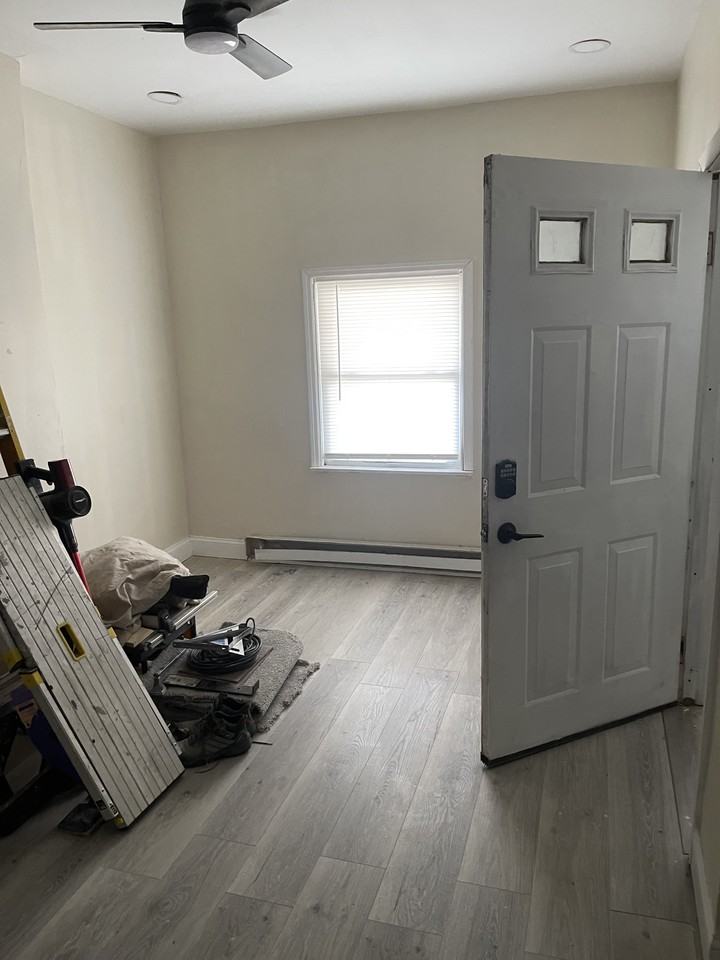 210 W 5th St #1A - Photo 3 of 12