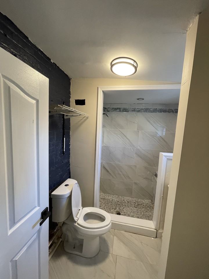 210 W 5th St #1A - Photo 4 of 12