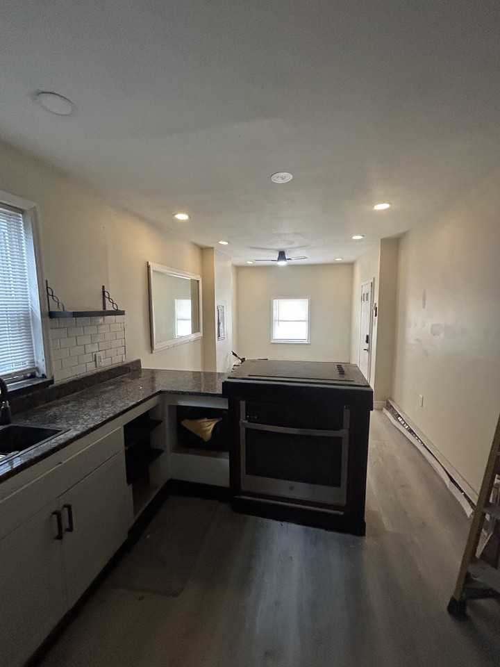 210 W 5th St #1A - Photo 5 of 12