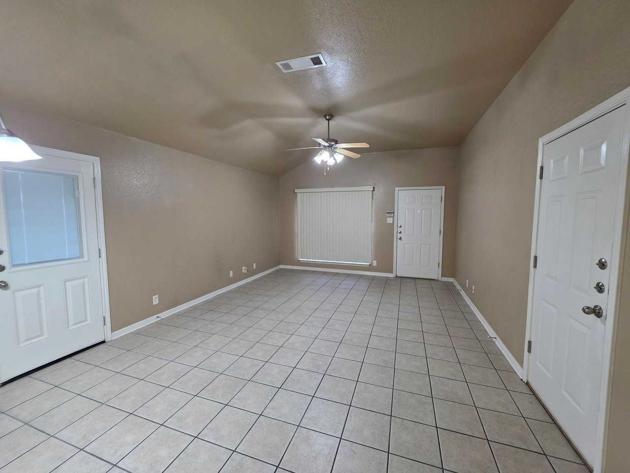 4908 Heather Ln - Photo 3 of 18