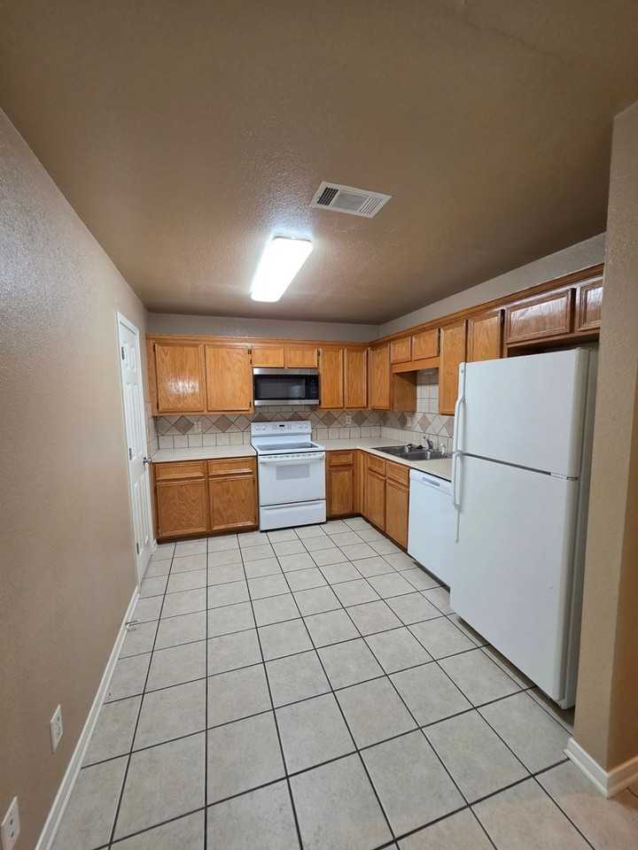 4908 Heather Ln - Photo 5 of 18