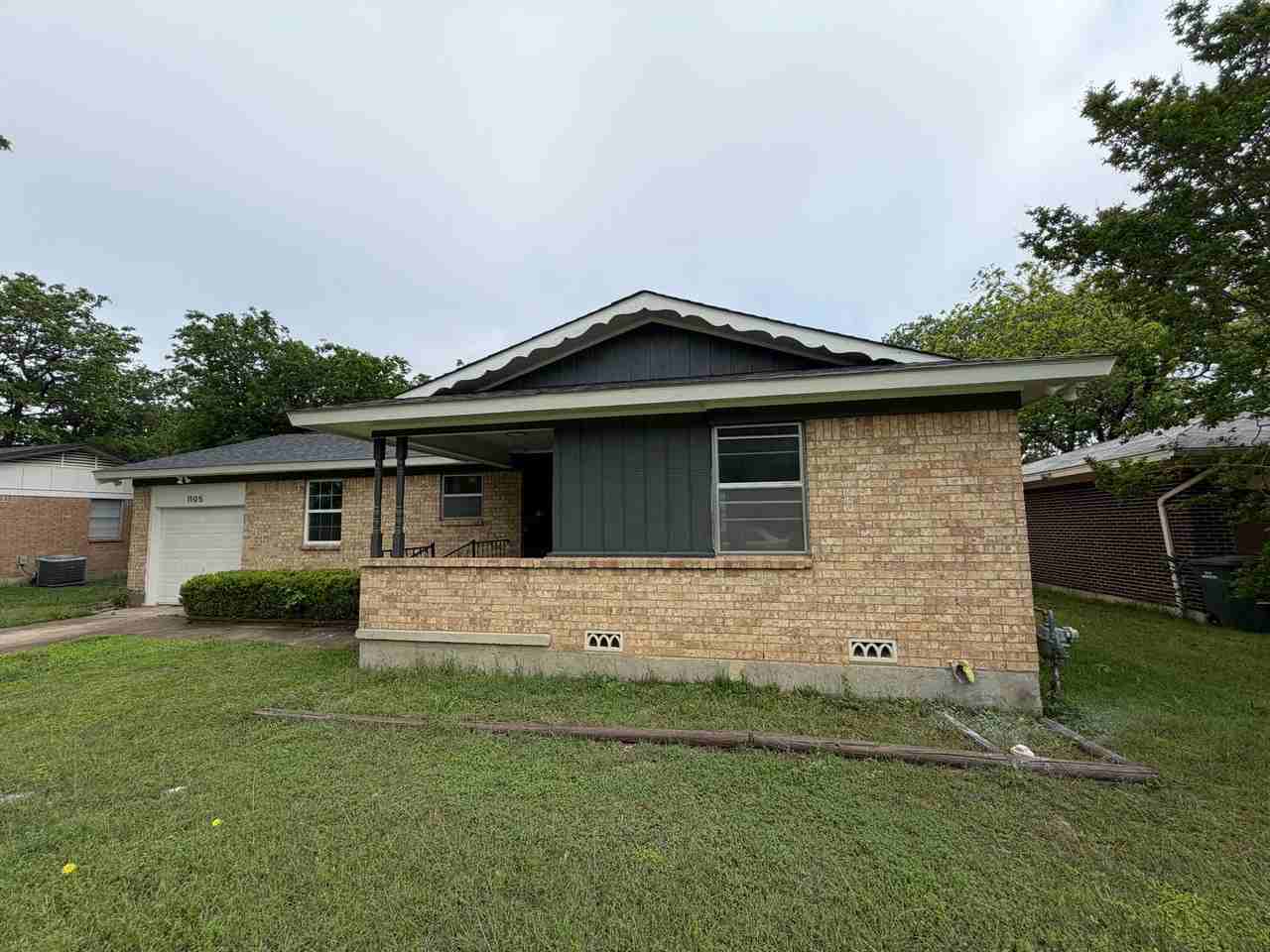 1105 E Robertson Ave - Photo 2 of 16