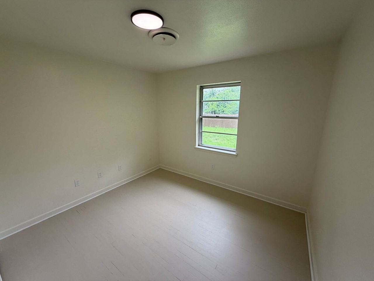 1105 E Robertson Ave - Photo 7 of 16