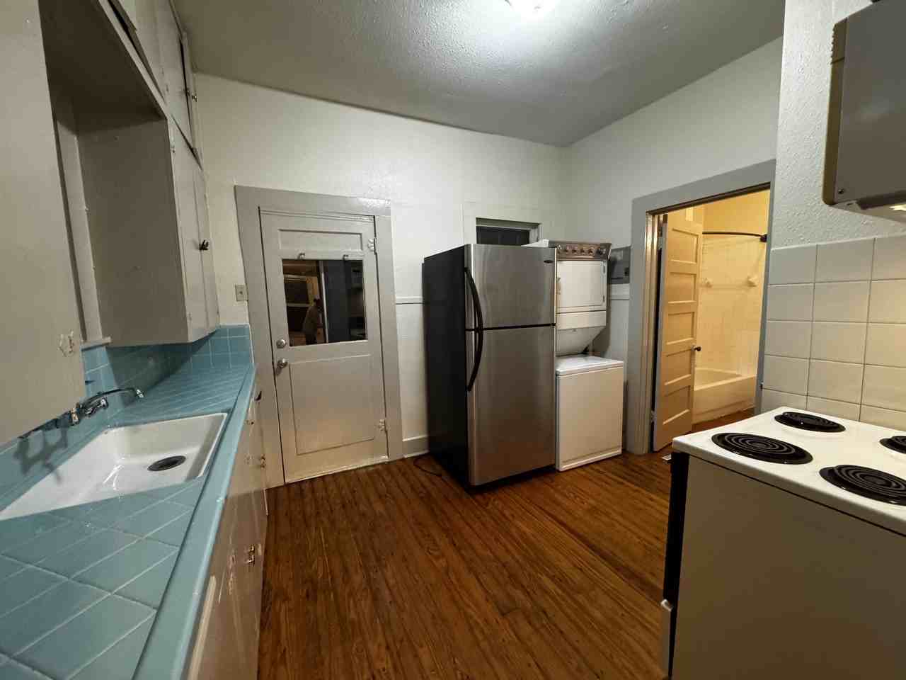 505 Wilmington Ave #B - Photo 2 of 18