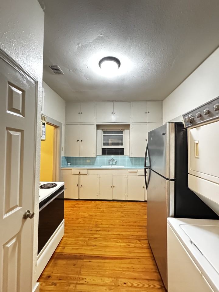 505 Wilmington Ave #B - Photo 3 of 18