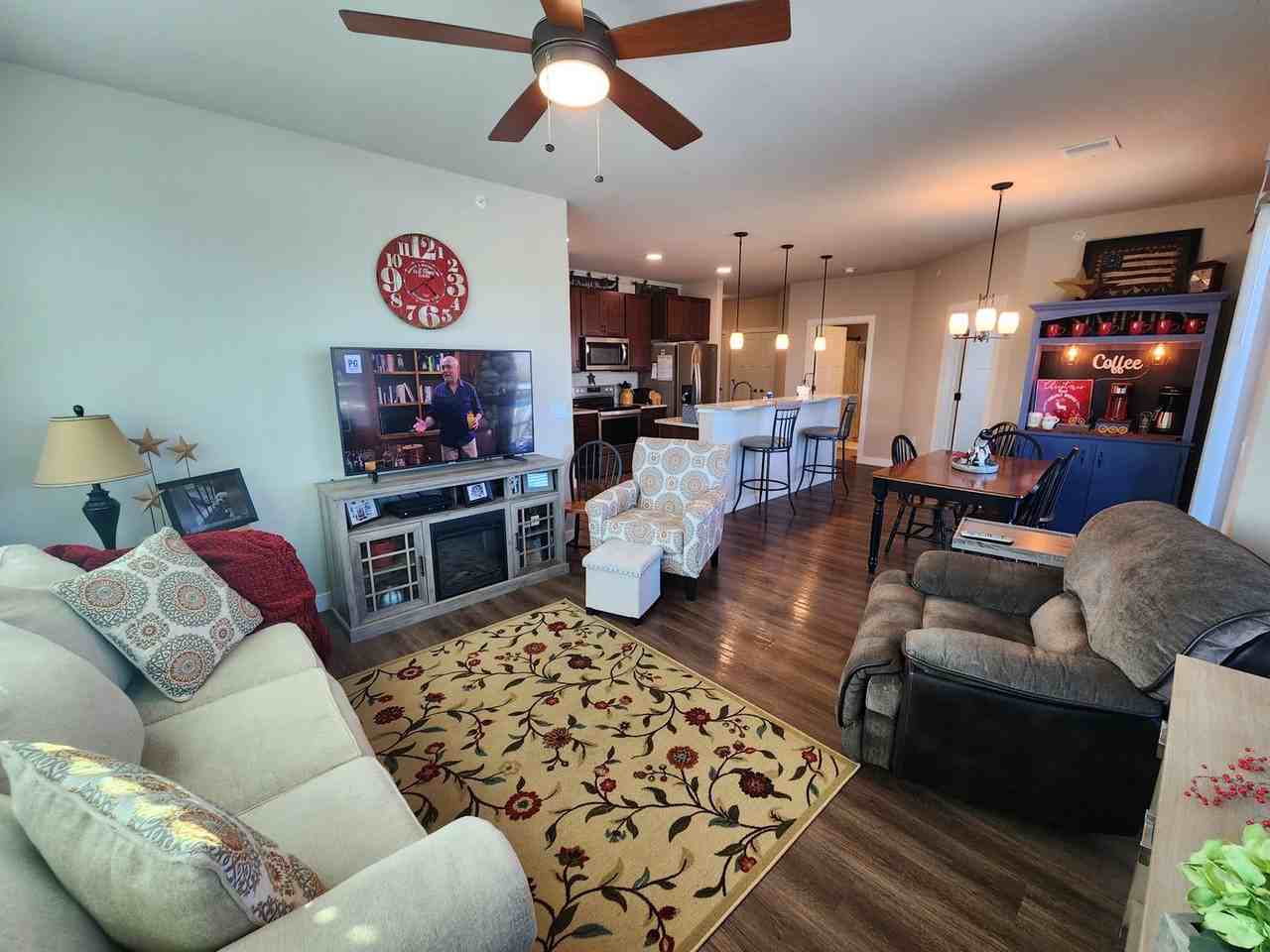 Rosewood Place - Photo 4 of 17