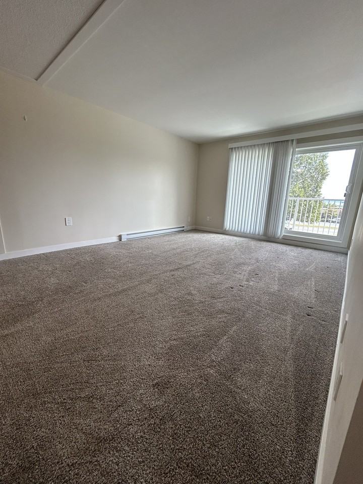 2187 Comox Avenue #407 - Photo 6 of 12