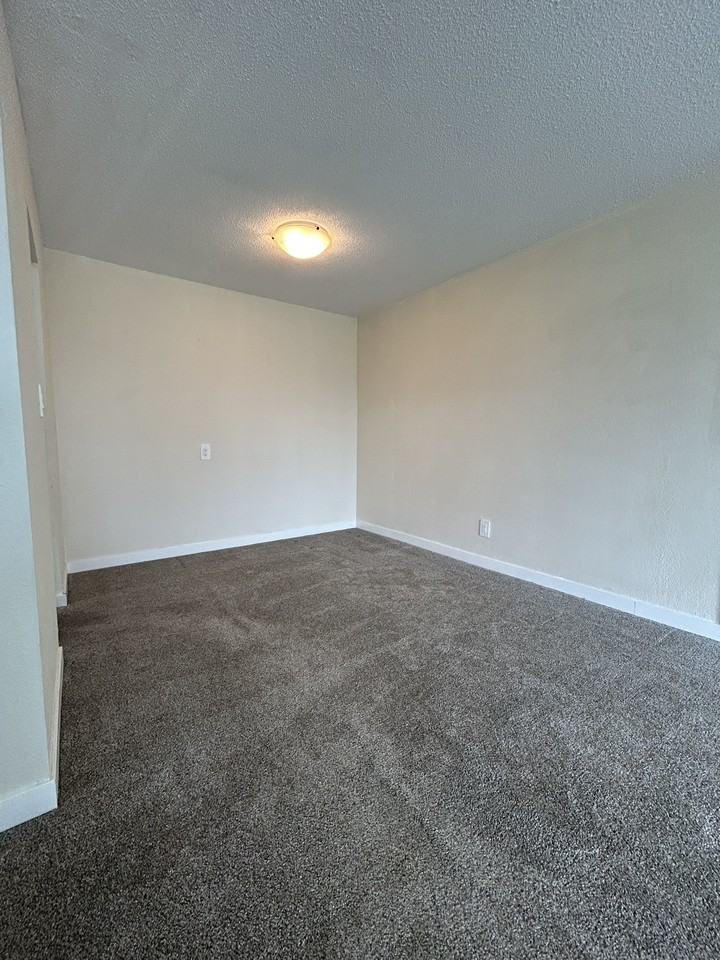 2187 Comox Avenue #407 - Photo 5 of 12