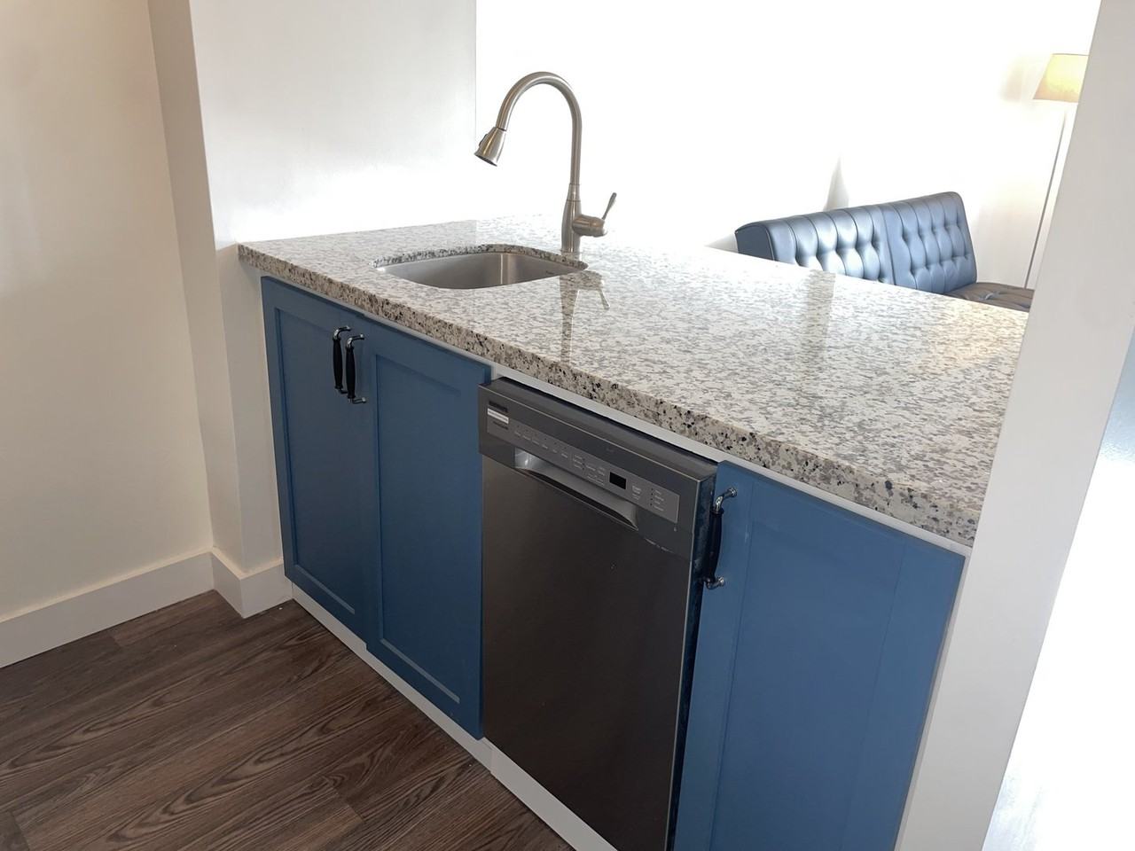 120 Saint Patrick St - Photo 3 of 10