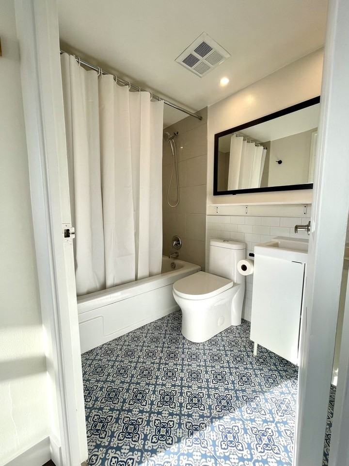 120 Saint Patrick St - Photo 6 of 10