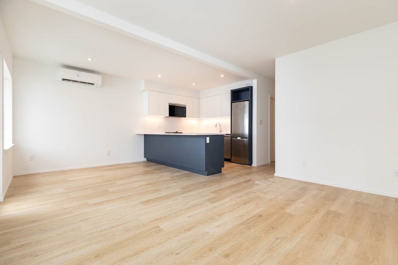 2165C Gerrard St E - Photo 5 of 34