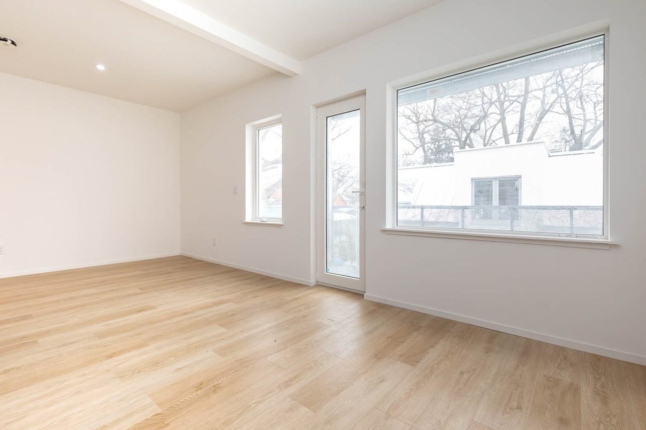 2165C Gerrard St E - Photo 7 of 34