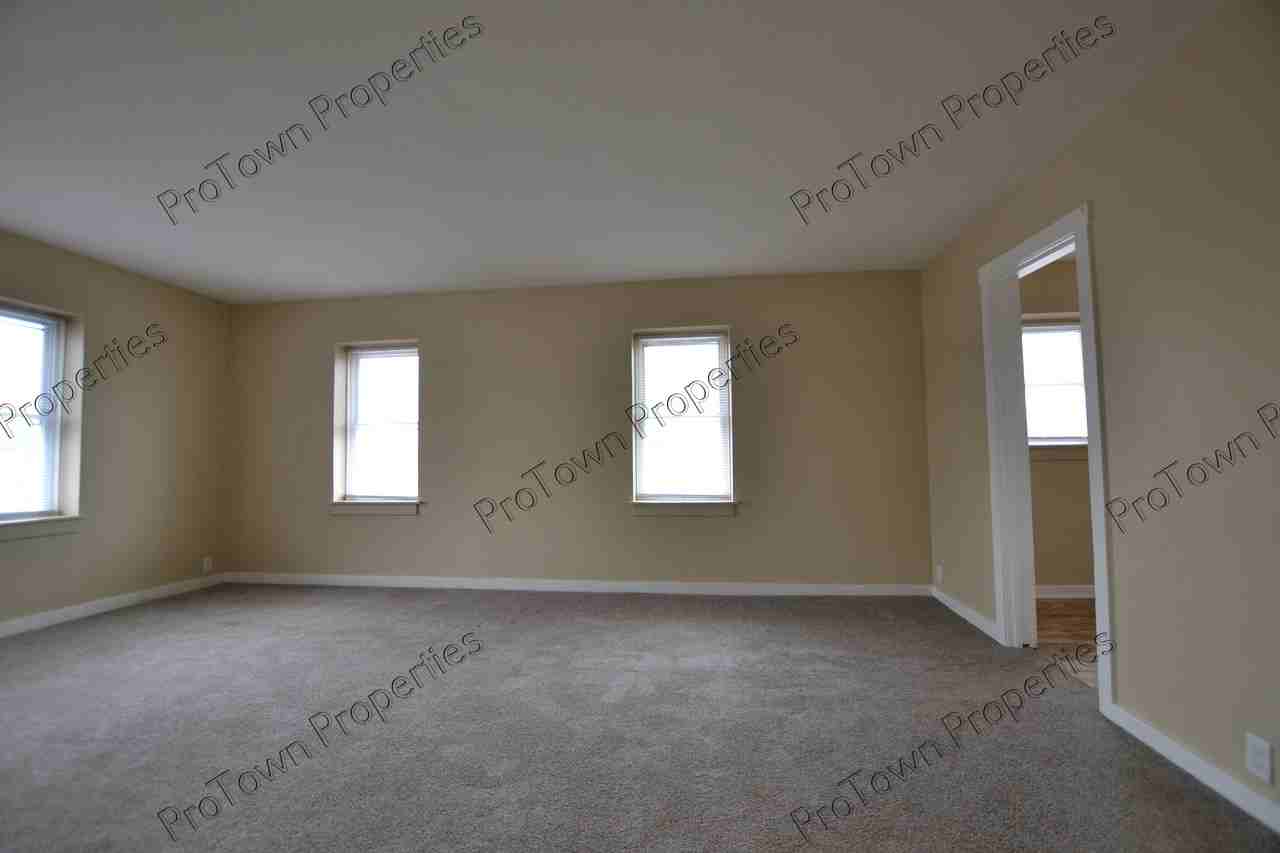 120 East North Street #B1 - Photo 2 of 7