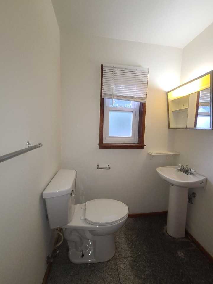 913 W Church St. - Photo 4 of 5