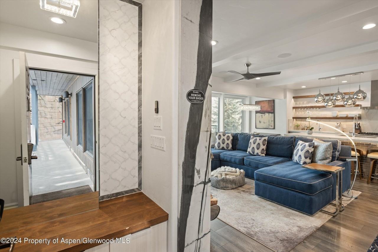 748 S Galena St #2D - Photo 6 of 27