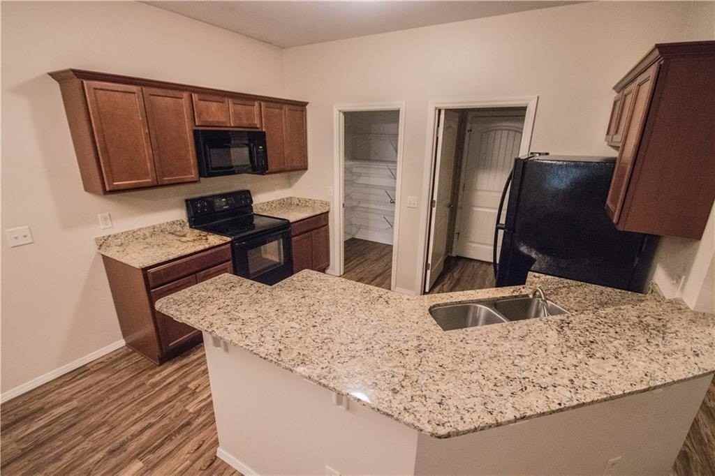 1242 Marigold Rd - Photo 3 of 8