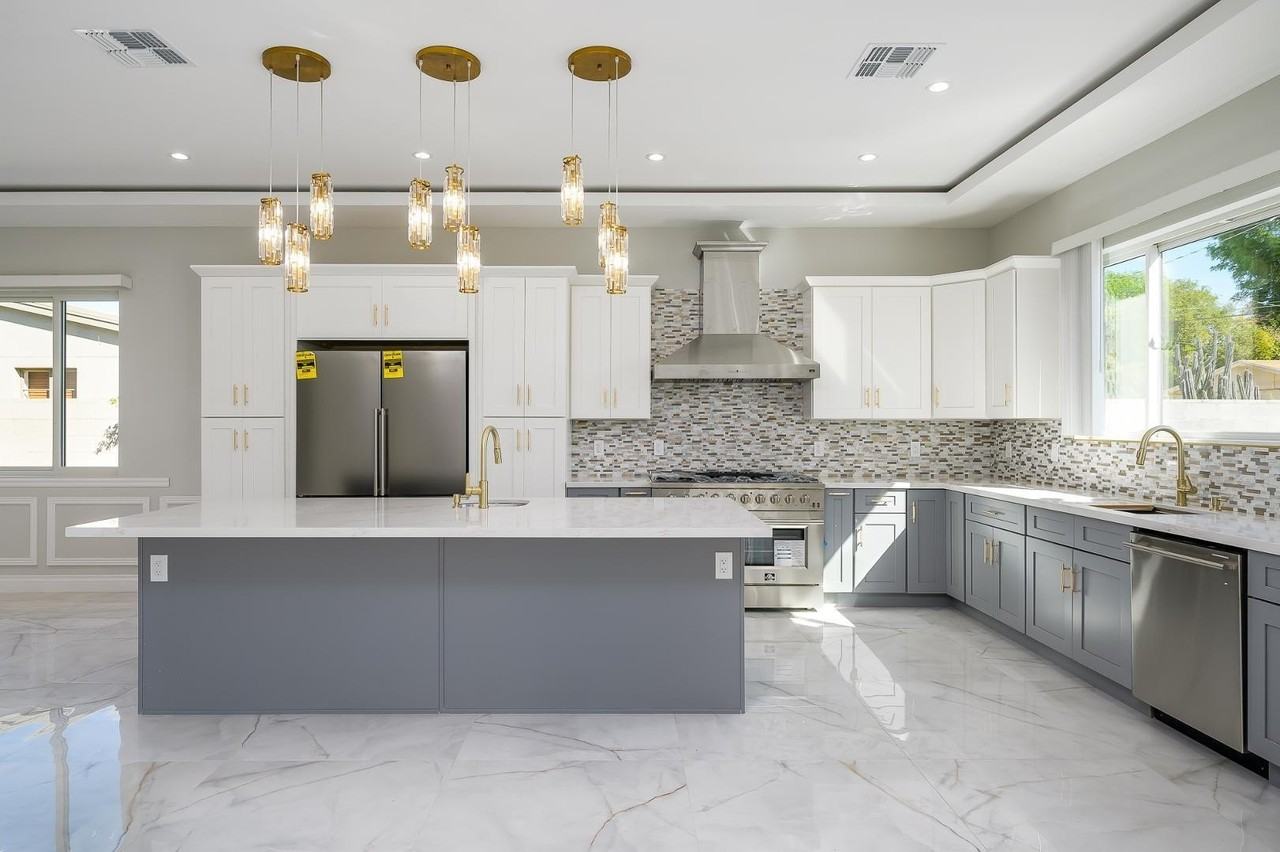 6729 N 13th St - Photo 4 of 24