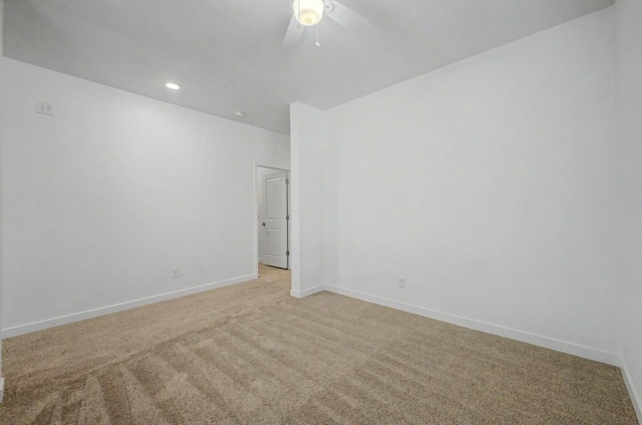 10519 W Atlantis Way - Photo 7 of 41