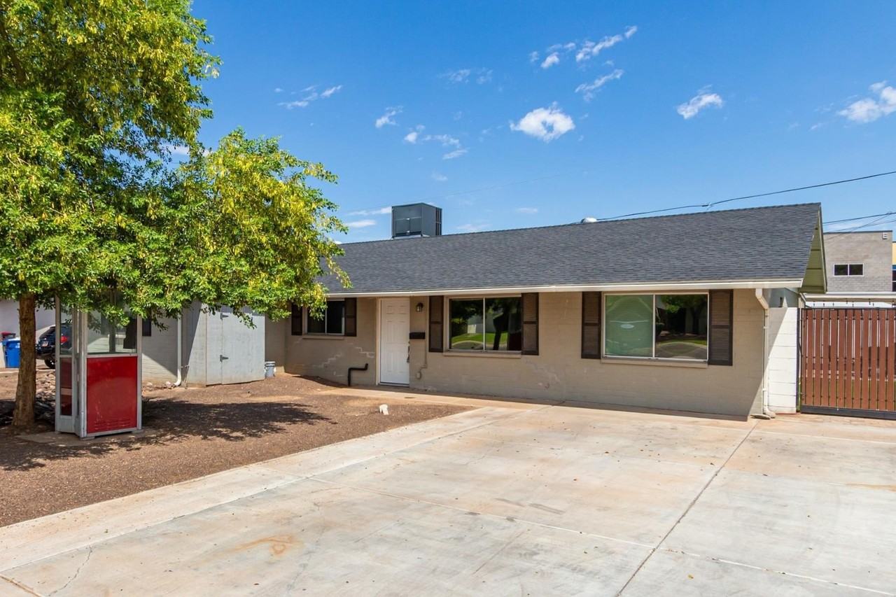 1100 W 12th St - Photo 4 of 38