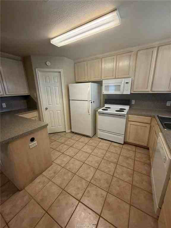 1437 Western Oaks Ct - Photo 3 of 10