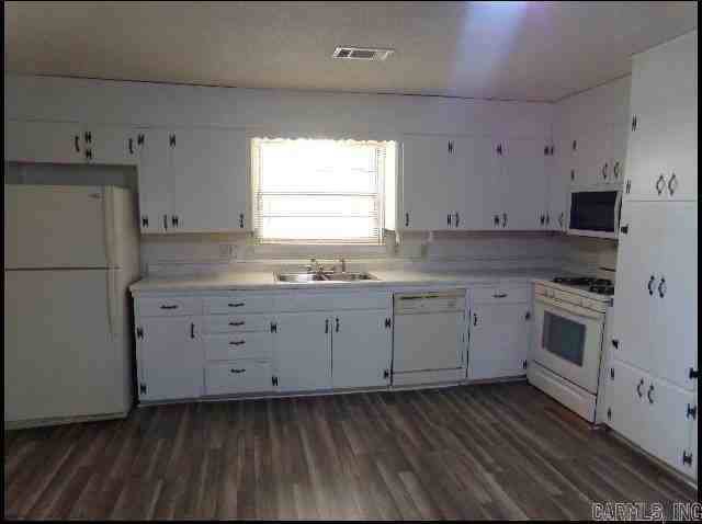 701 N Buchanan St - Photo 6 of 17