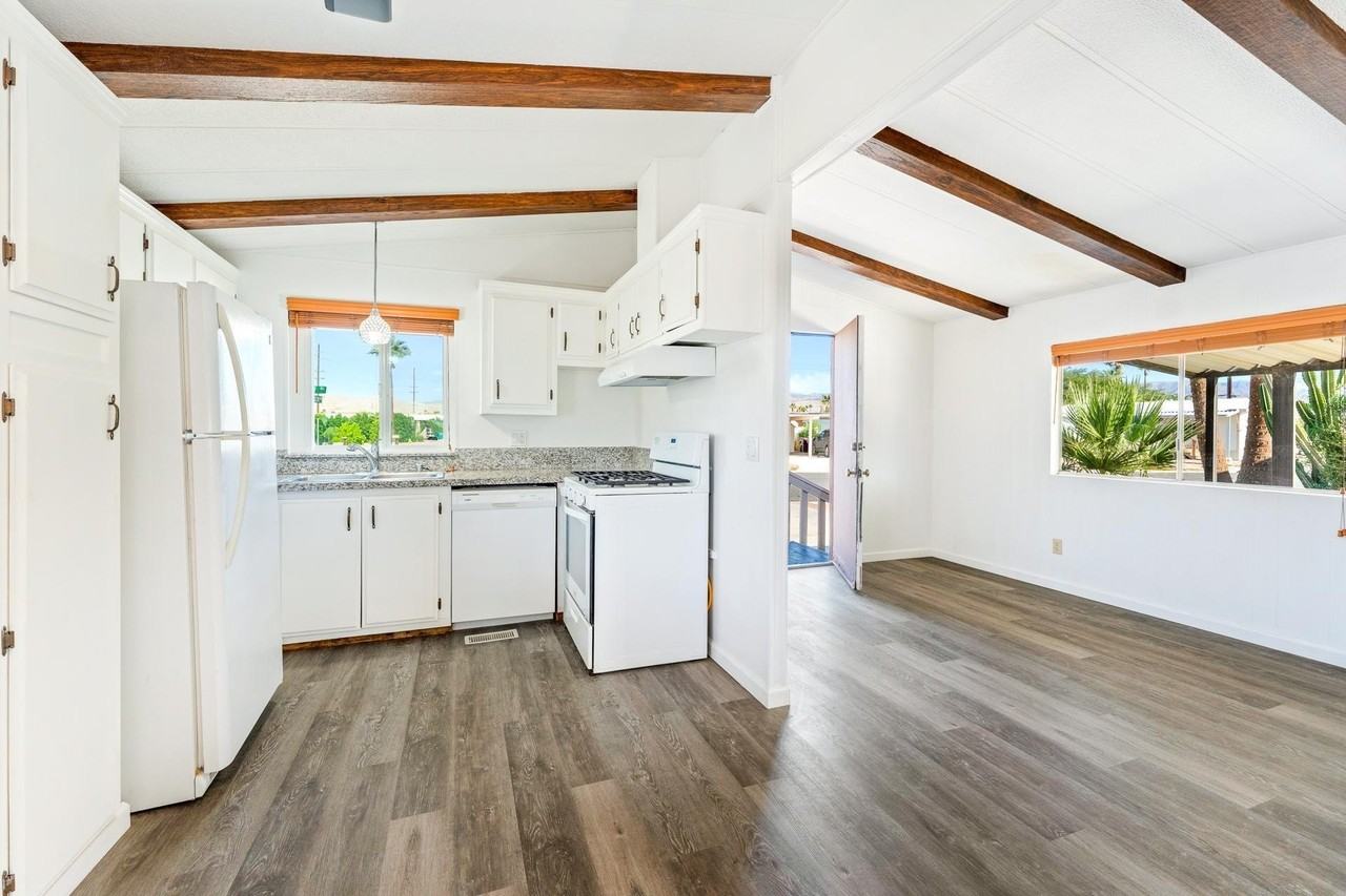 32520 Westchester Dr - Photo 2 of 24