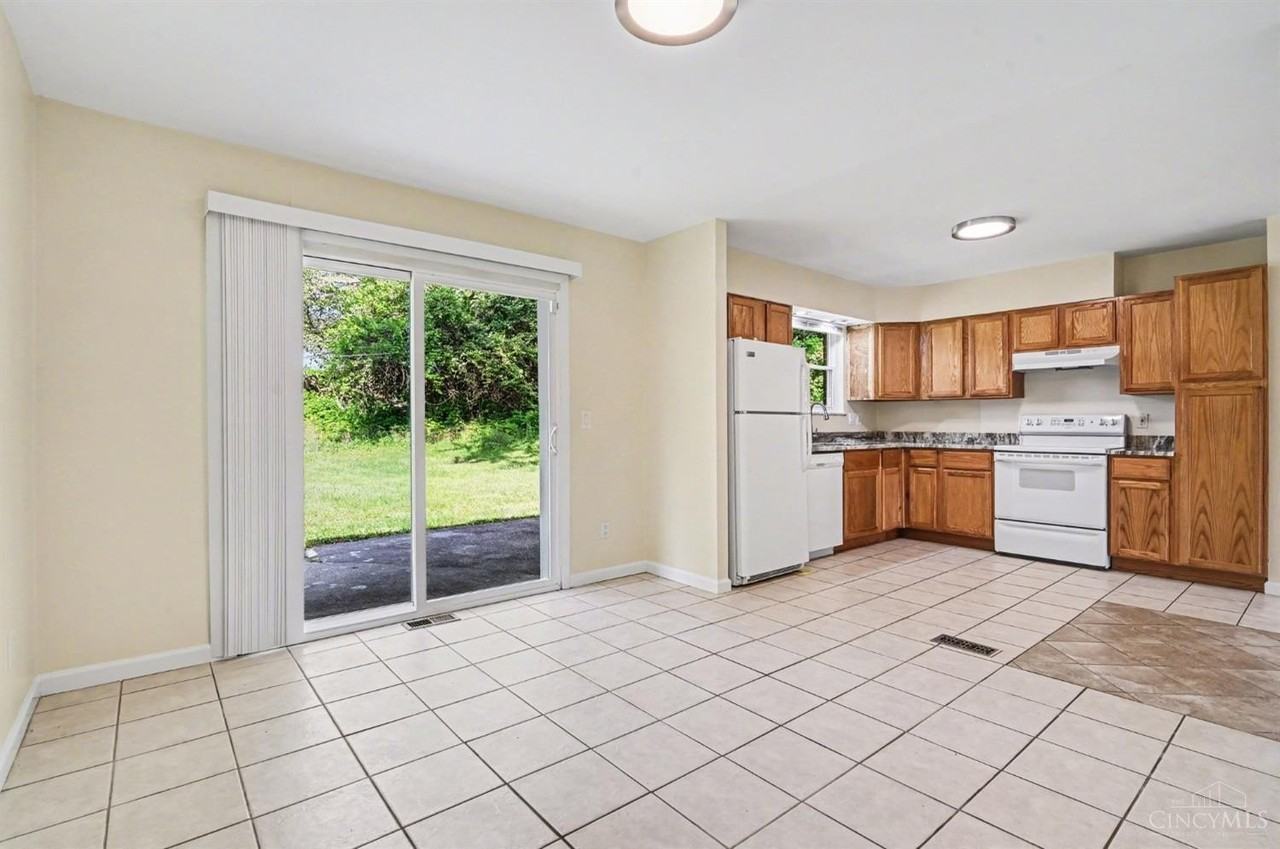 950 Harkin Dr - Photo 5 of 15