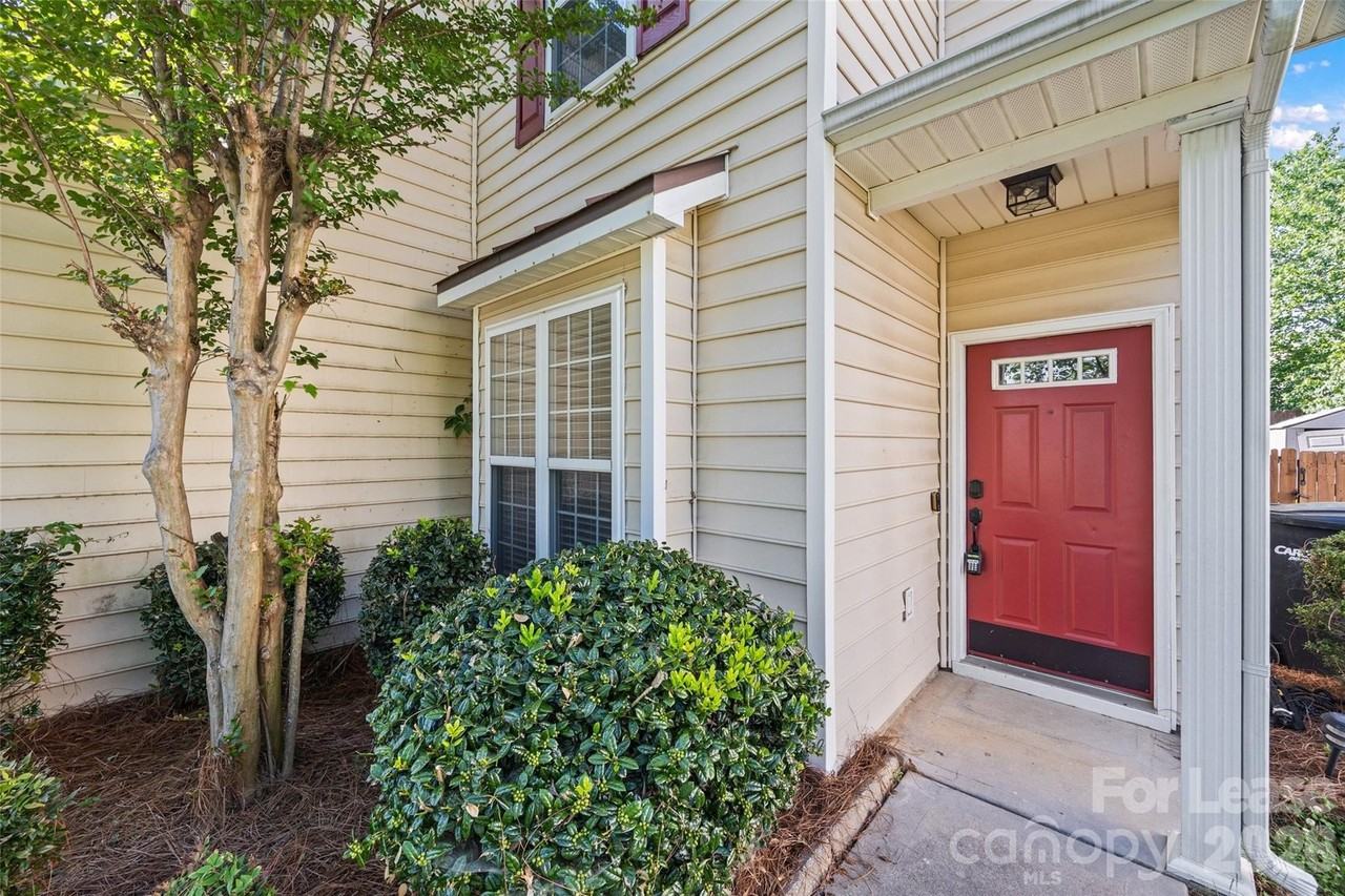 2330 Mirage Pl - Photo 2 of 38