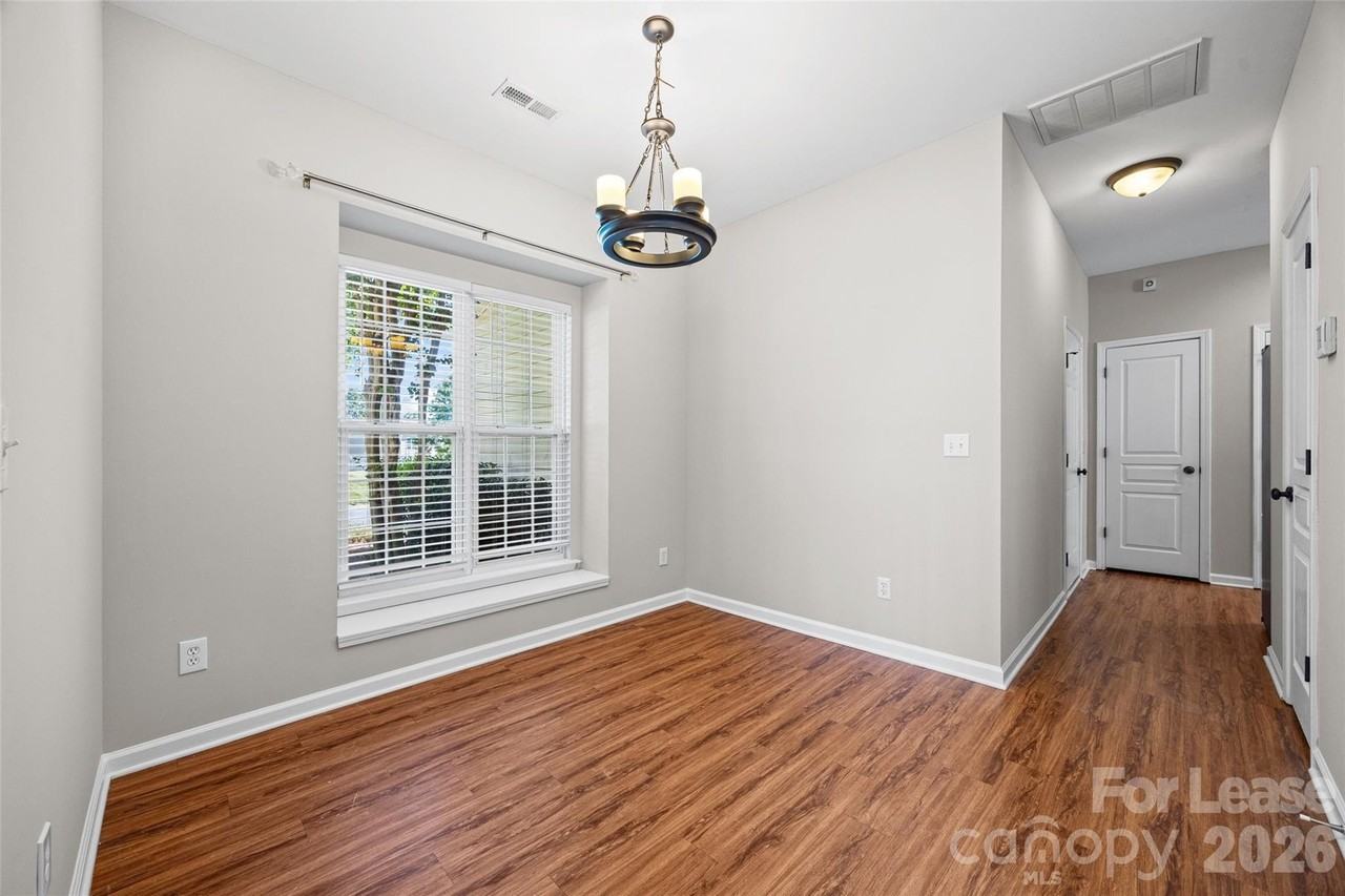 2330 Mirage Pl - Photo 4 of 38