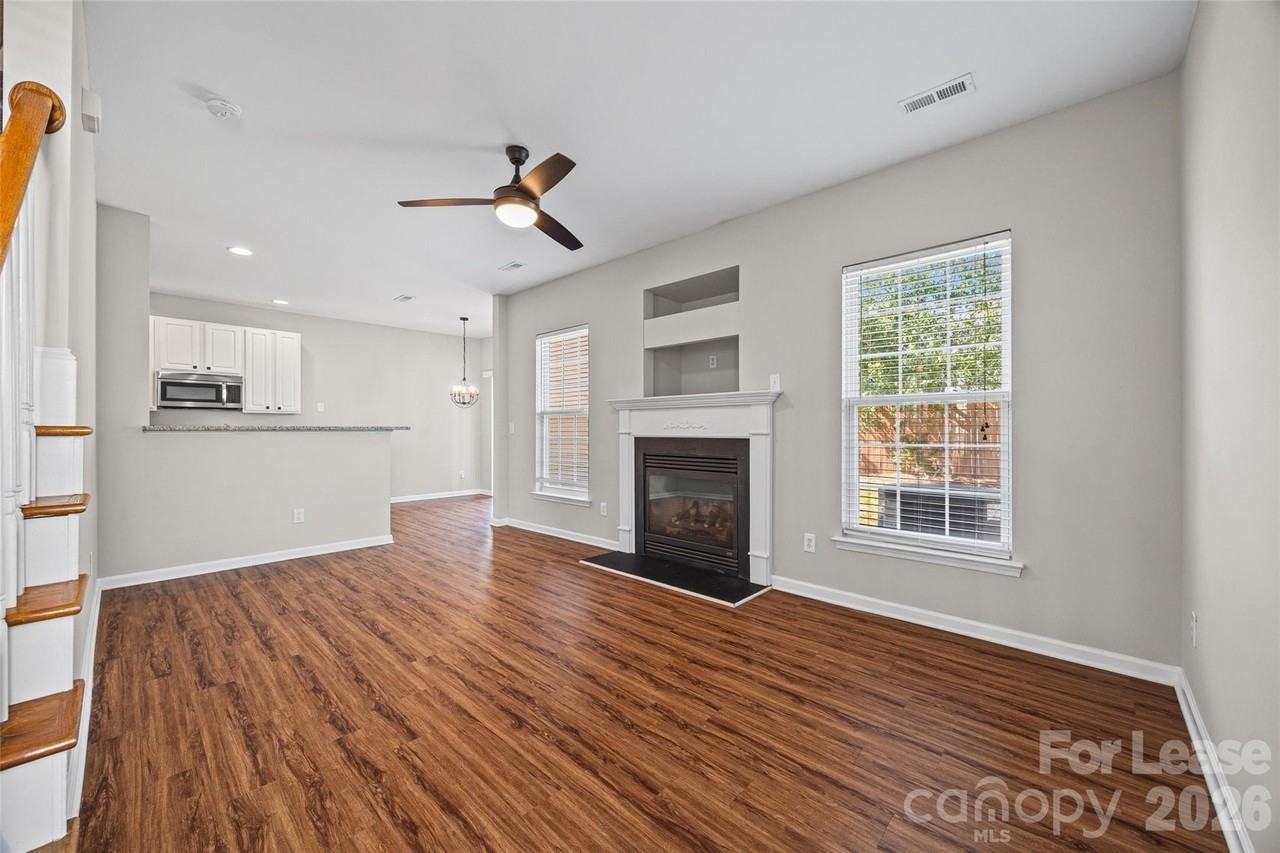 2330 Mirage Pl - Photo 6 of 38