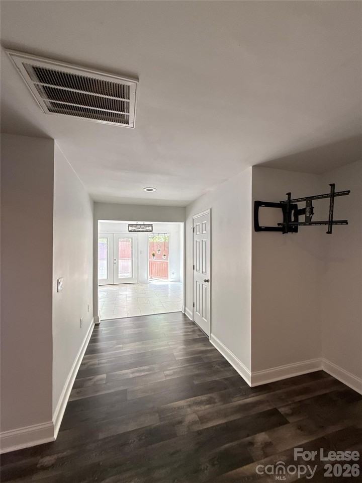 6814 Pence Rd - Photo 7 of 30