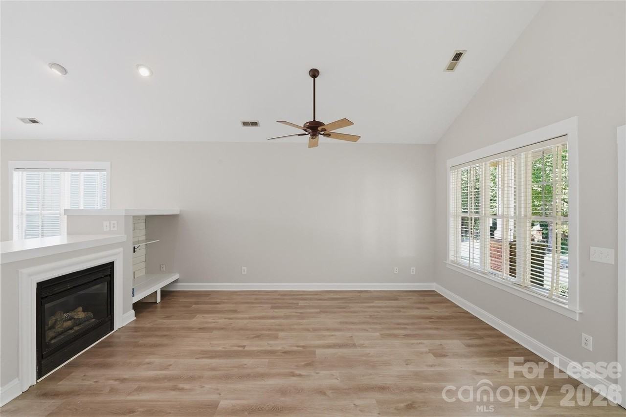 11355 Deer Ridge Ln - Photo 2 of 32