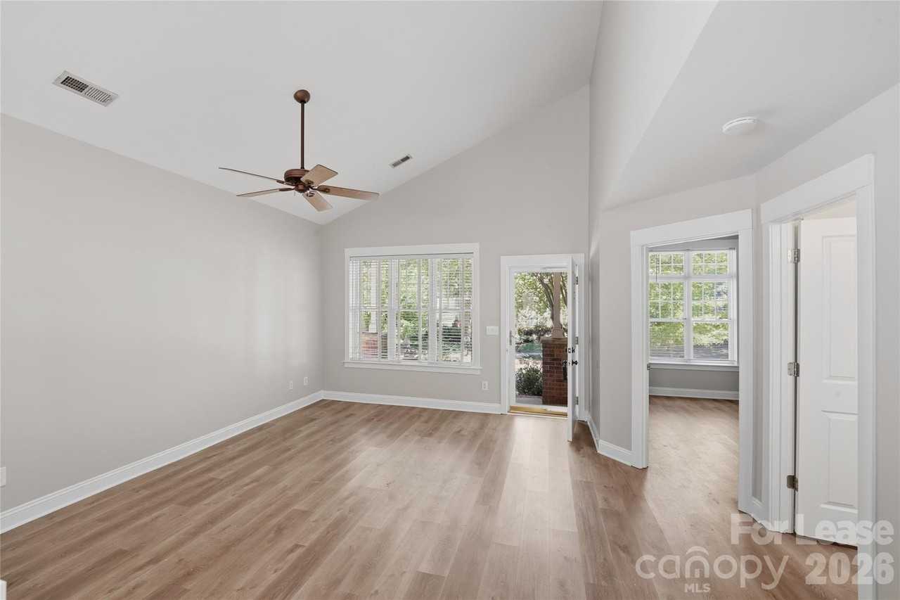 11355 Deer Ridge Ln - Photo 4 of 32