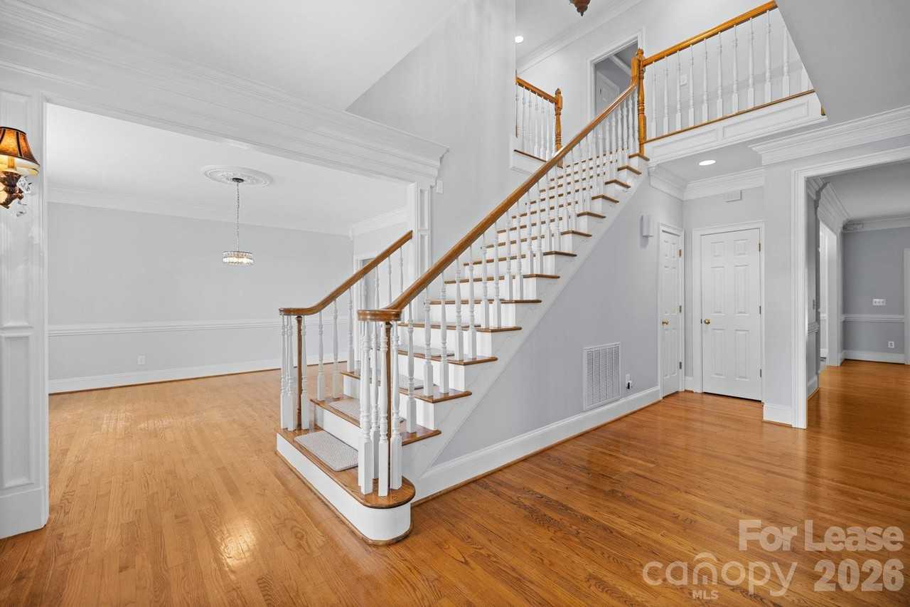 9205 Woodriver Ln - Photo 4 of 48