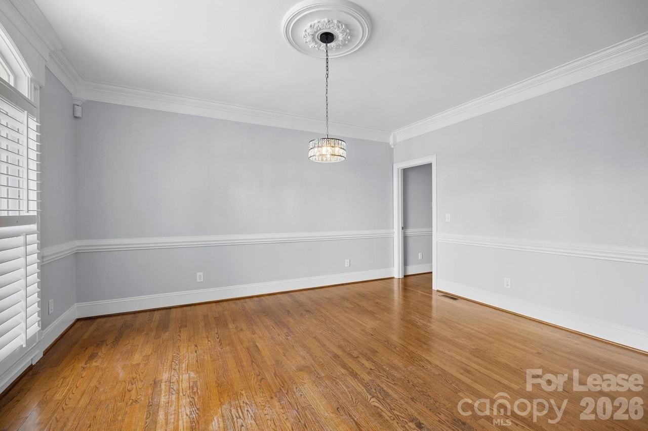 9205 Woodriver Ln - Photo 5 of 48