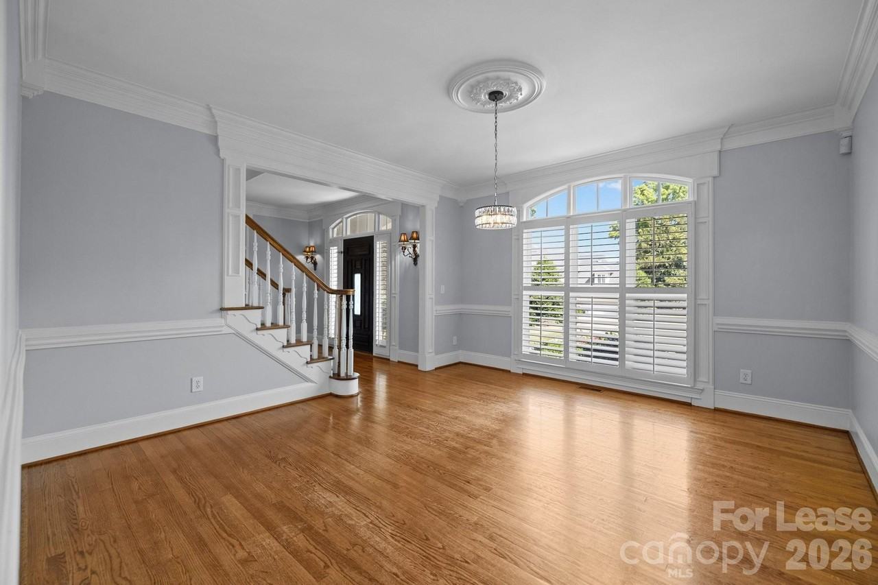 9205 Woodriver Ln - Photo 6 of 48