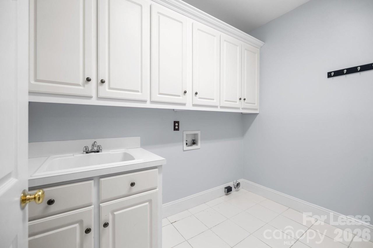 9205 Woodriver Ln - Photo 7 of 48