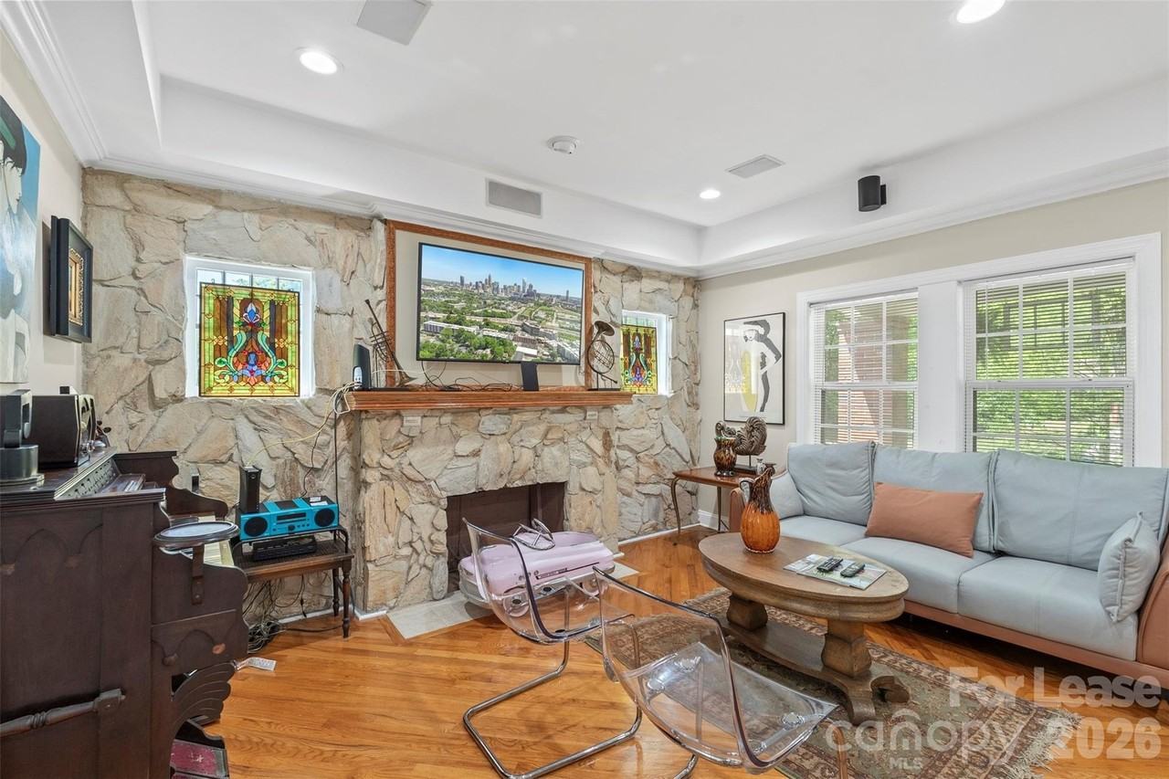 703 S Summit Ave #2 - Photo 7 of 31